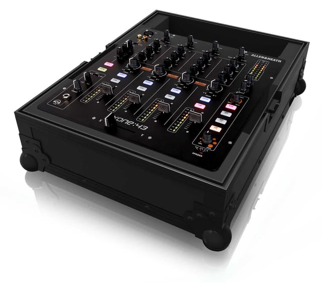 Zomo Flightcase Xone43 NSE negru, cu profile din aluminiu și închizători tip fluture, vedere frontală