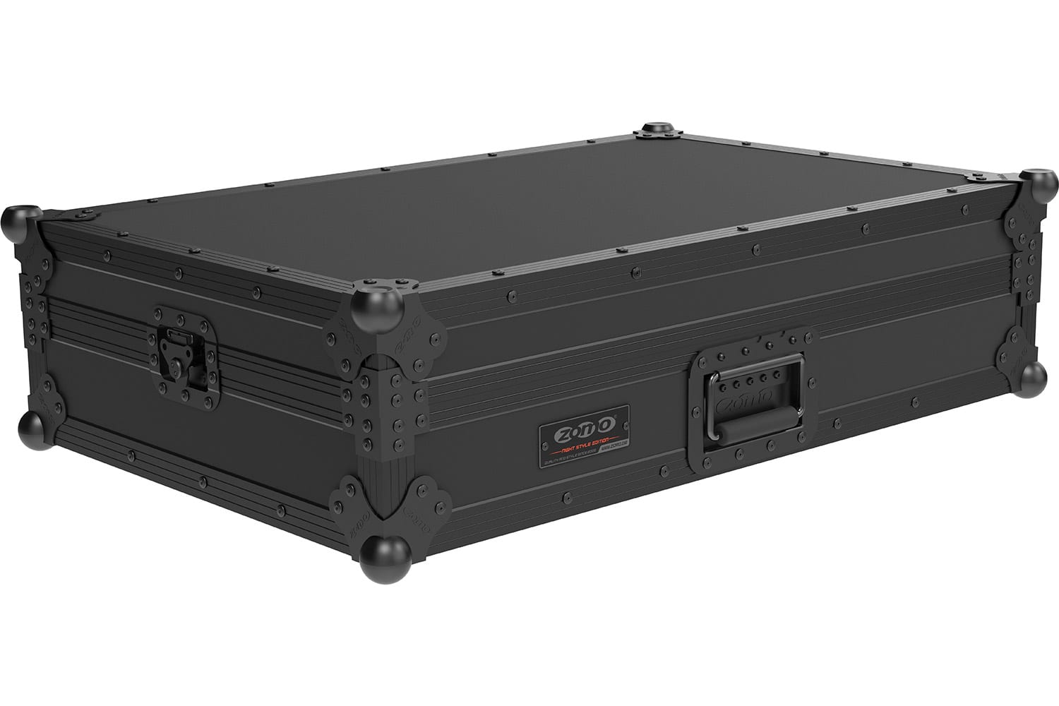 Detaliu protecții de colț tip bilă și închizătoare tip fluture pe flightcase-ul Zomo NSE