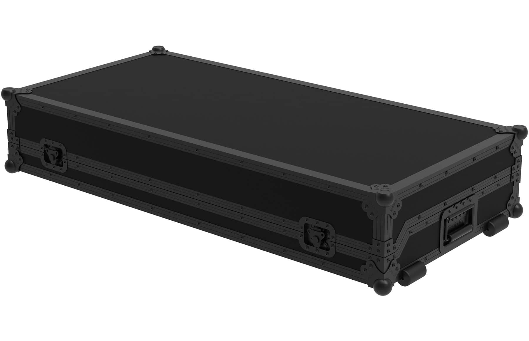 Detaliu al flightcase-ului Zomo NSE cu închizători tip fluture și protecții de colț