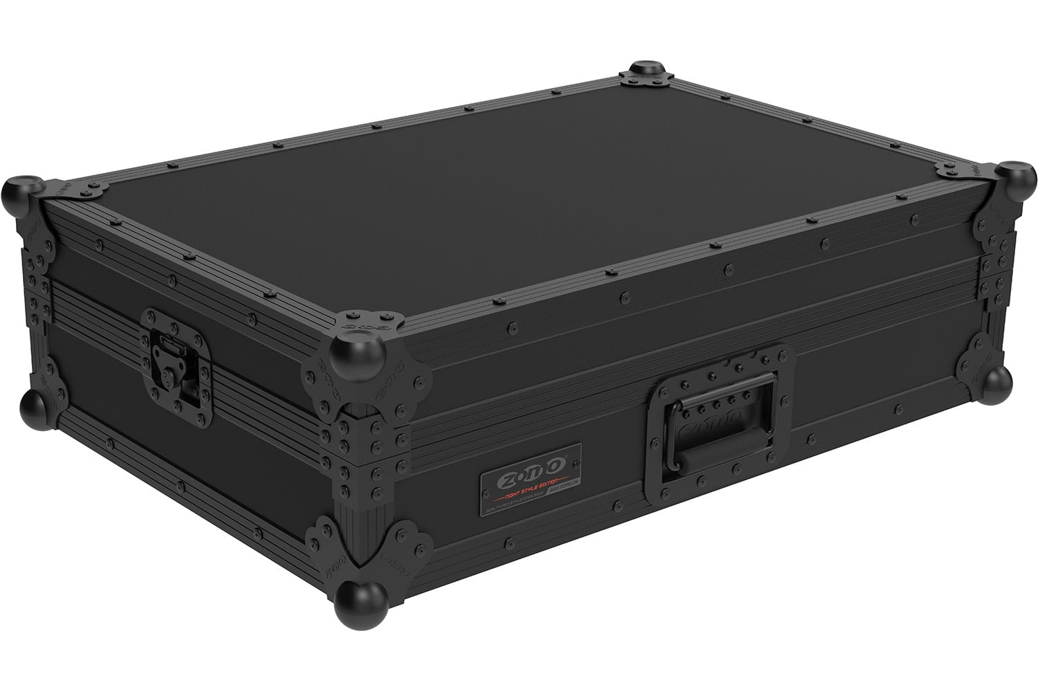 Detaliu al colțurilor sferice și al închizătorilor tip fluture ale flightcase-ului Zomo NSE