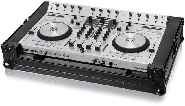 Zomo Flightcase 4Trak NSE negru pentru controllerul Numark 4Trak