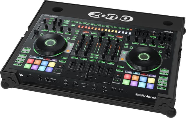 Zomo Flightcase DJ-808 NSE negru, vedere de ansamblu cu profile din aluminiu și protecții de colț