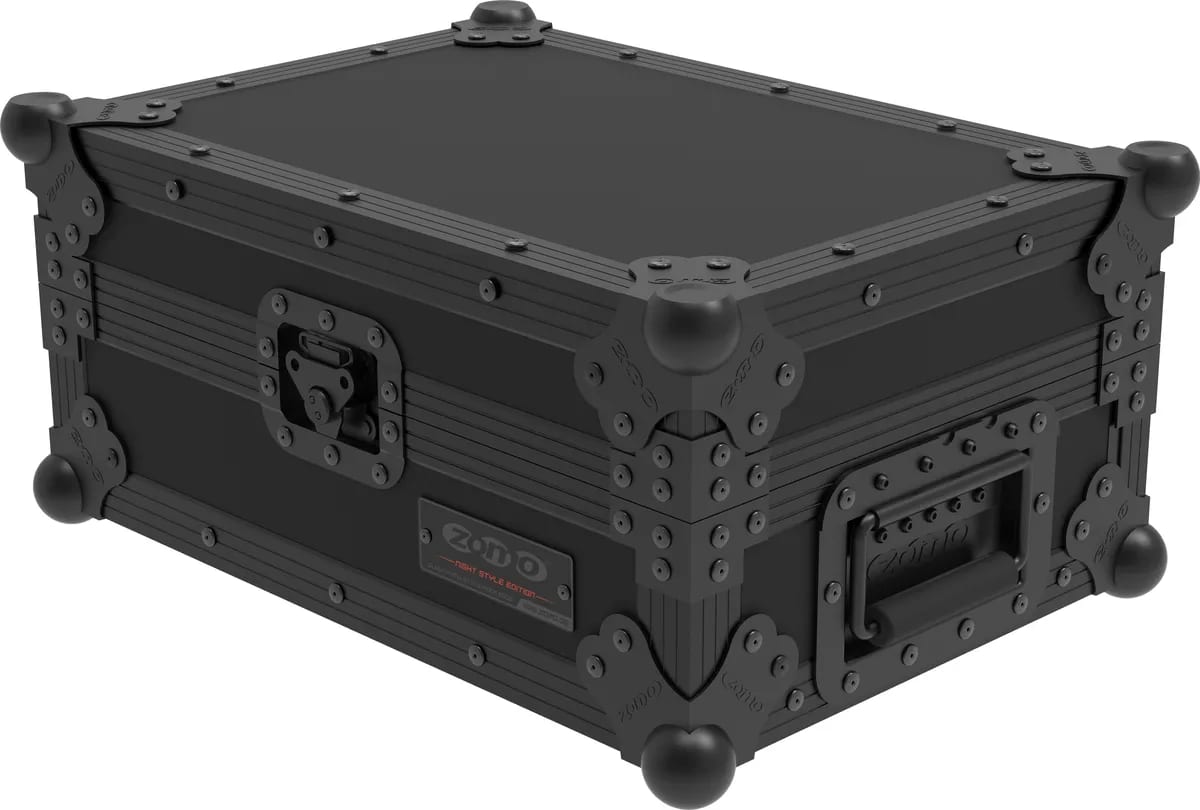 Zomo Flightcase A-CDJ1500X NSE negru, detaliu cu închizători tip fluture și colțuri tip bilă