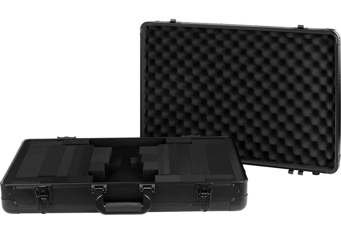 Zomo MFC-30 flightcase negru, vedere din unghi cu capacul închis